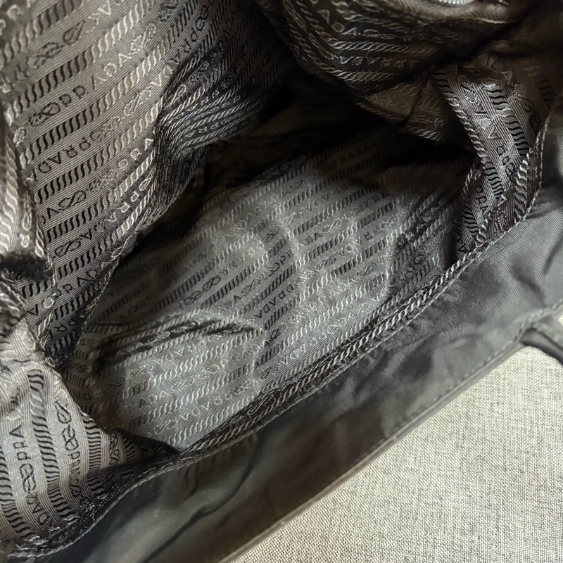 Prada 尼龍黑色托特包-9