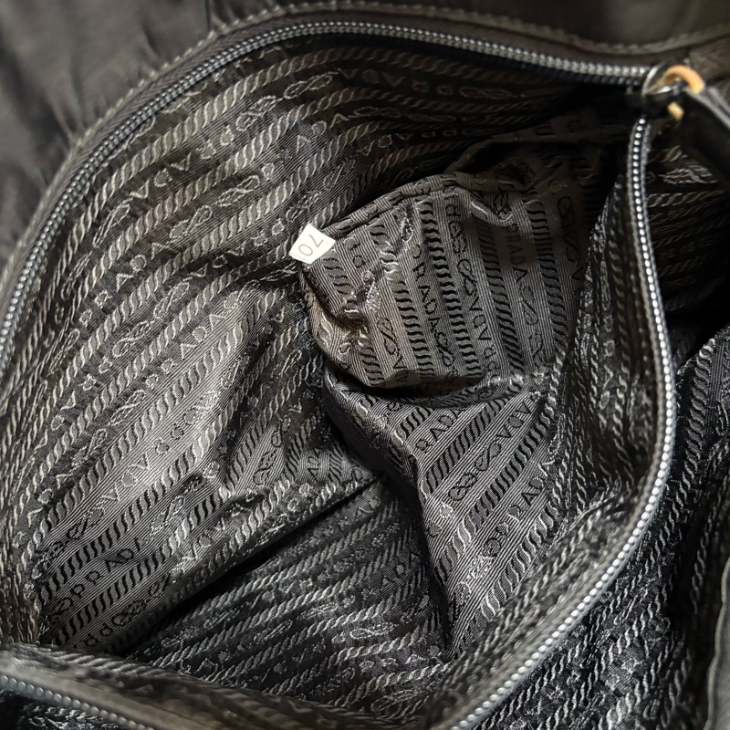 Prada 尼龍黑色托特包-11