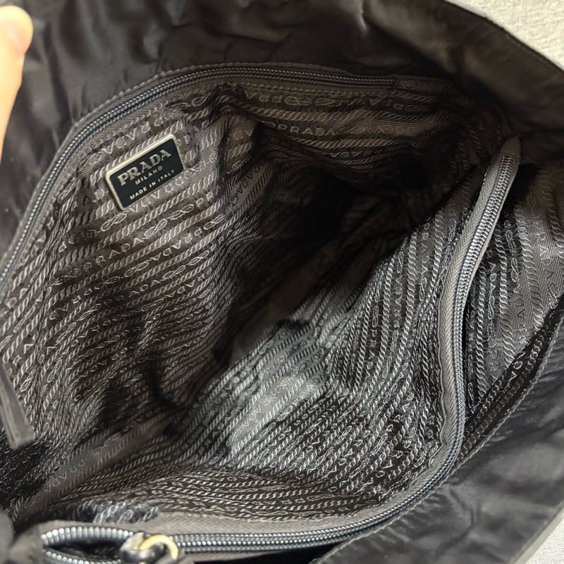 Prada 尼龍黑色托特包-12