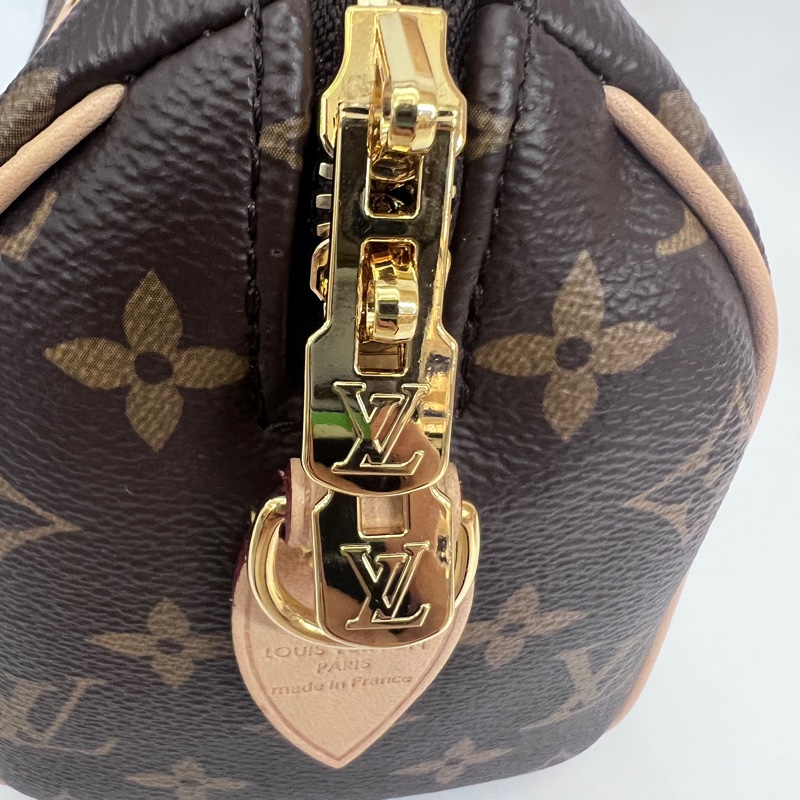 LV 原花金釦Speedy20手提斜背波士頓包-13