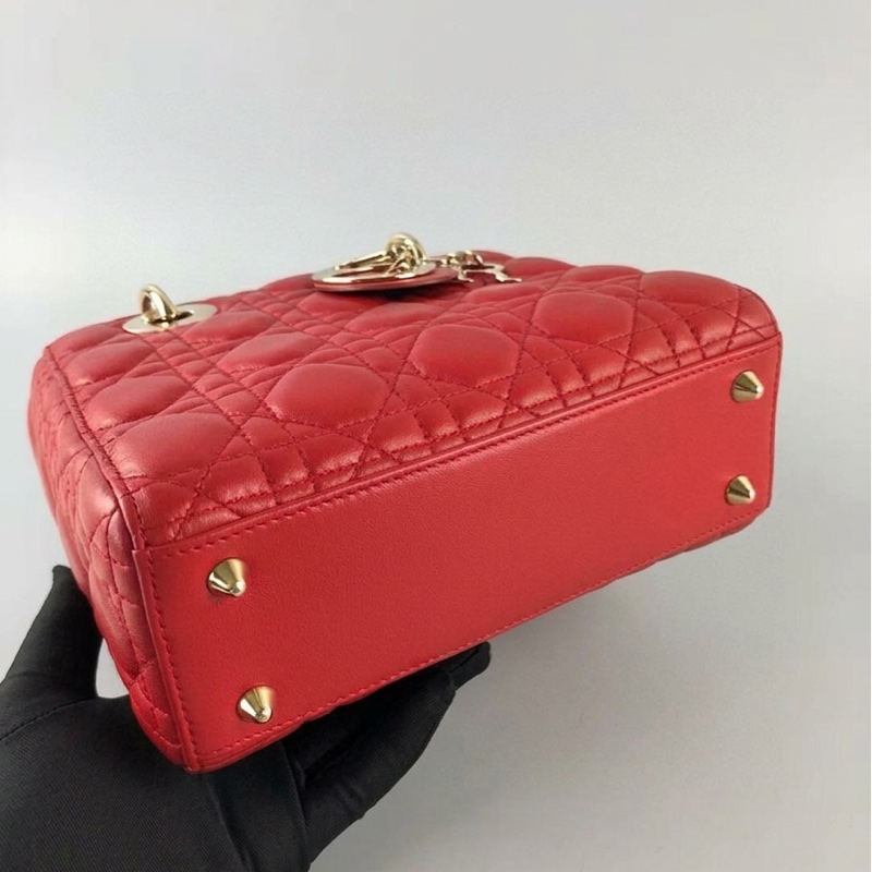 閒置近新❤️Dior迪奧 紅金羊皮金扣 四格戴妃徽章款 尺寸20*17*8-4