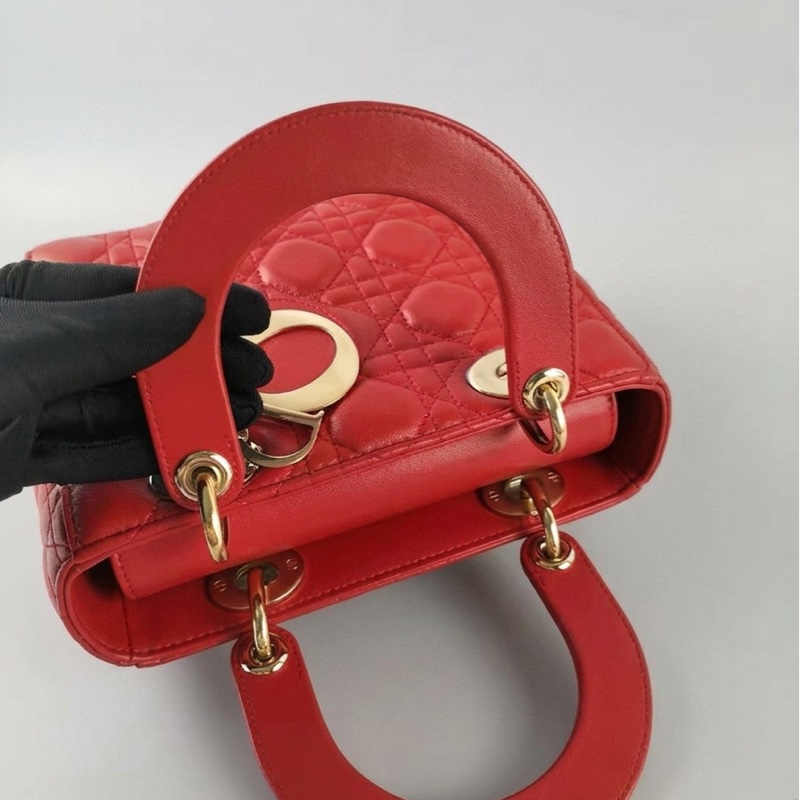 閒置近新❤️Dior迪奧 紅金羊皮金扣 四格戴妃徽章款 尺寸20*17*8-5