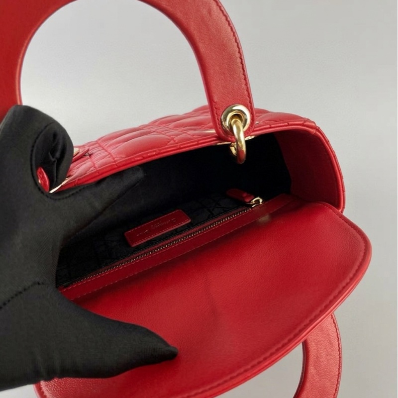 閒置近新❤️Dior迪奧 紅金羊皮金扣 四格戴妃徽章款 尺寸20*17*8-6