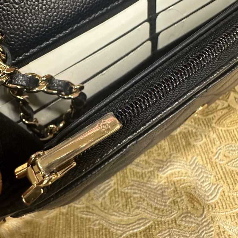 Chanel 深藍荔枝牛皮菱格淡金釦浮雕Logo下蓋6卡斜背wocAP3054-10