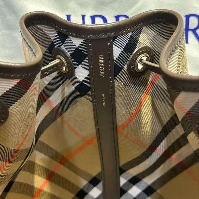 💎Han's house精品服飾💎Burberry 經典 棉麻 牛皮飾邊 格紋 水桶包 側背包 16X29X27公分-1