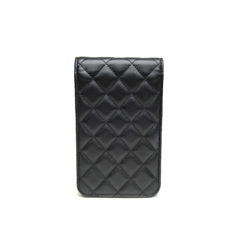 CHANEL 黑色羊皮鐳射標金扣23P琺瑯鏈條手機包-2