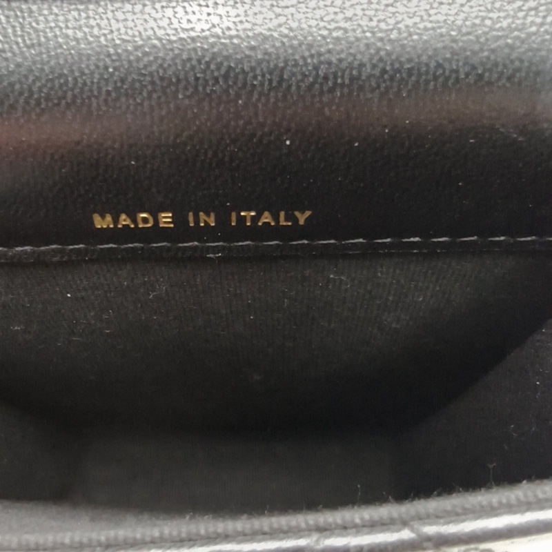 CHANEL 黑色羊皮鐳射標金扣23P琺瑯鏈條手機包-5