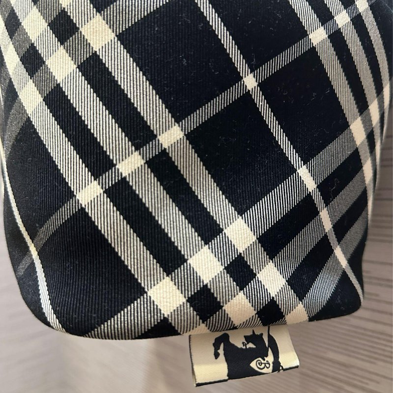 💎Han's house精品服飾💎Burberry 經典 棉麻 牛皮飾邊 格紋 水桶包 側背包 16X29X27公分 原價74279-2