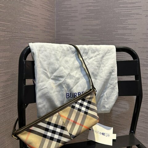 💎Han's house精品服飾💎 Burberry 經典 棉麻 牛皮飾邊 格紋 迷你 麻將 側背 包 現貨 原價26500