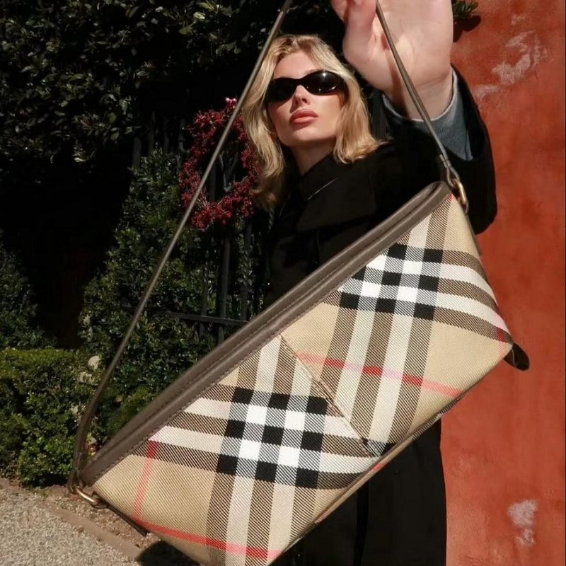 💎Han's house精品服飾💎 Burberry 經典 棉麻 牛皮飾邊 格紋 迷你 麻將 側背 包 現貨 原價26500-5