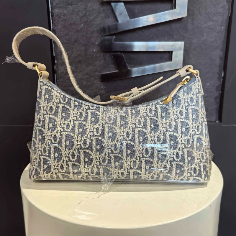 DIOR迪奧 全新Montaigne Cigale 海鹽藍腋下包 hobo餃子包-1