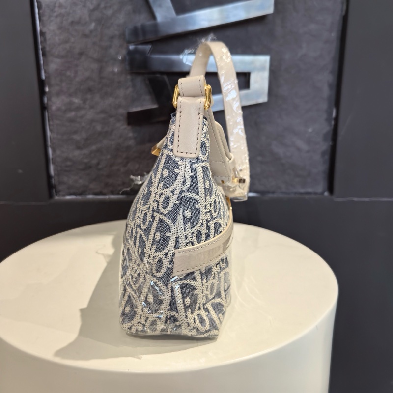 DIOR迪奧 全新Montaigne Cigale 海鹽藍腋下包 hobo餃子包-5