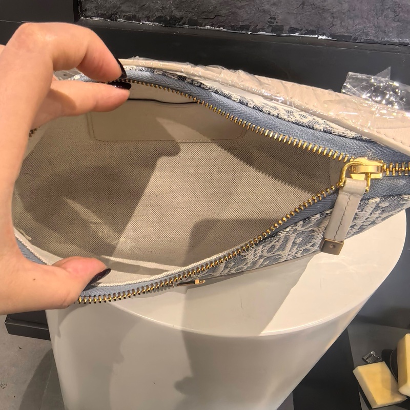 DIOR迪奧 全新Montaigne Cigale 海鹽藍腋下包 hobo餃子包-7