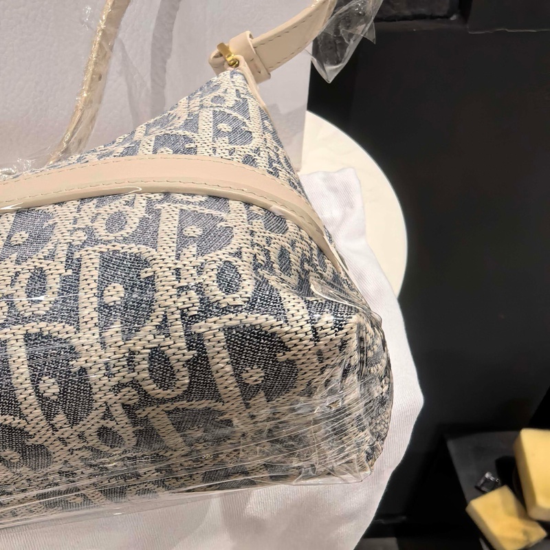 DIOR迪奧 全新Montaigne Cigale 海鹽藍腋下包 hobo餃子包-13