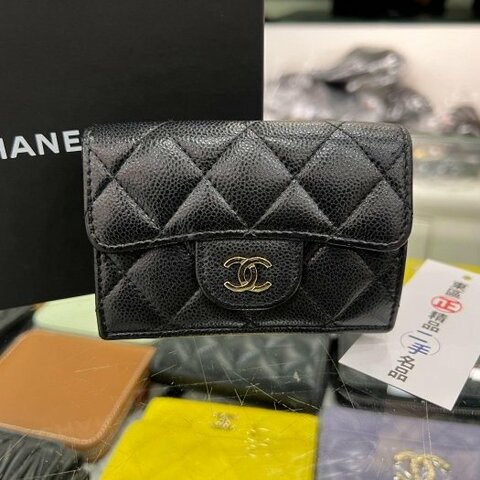 東區正精品㊣ CHANEL AP0230 香奈兒黑色荔枝牛皮前後金釦迷你三折釦子短夾 RZ6348
