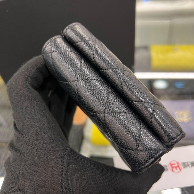 東區正精品㊣ CHANEL AP0230 香奈兒黑色荔枝牛皮前後金釦迷你三折釦子短夾 RZ6348-5