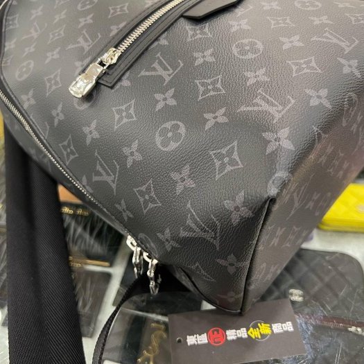 東區正精品㊣LV M14020 Discovery Slim 全新黑花錢口袋拉鍊後背包 RZ6345-7