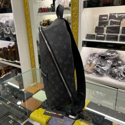 東區正精品㊣LV M14020 Discovery Slim 全新黑花錢口袋拉鍊後背包 RZ6345-10