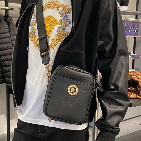 💎Han's house精品服飾💎 VERSACE 凡賽斯 女神頭 頂級黑牌 小牛皮 側背包