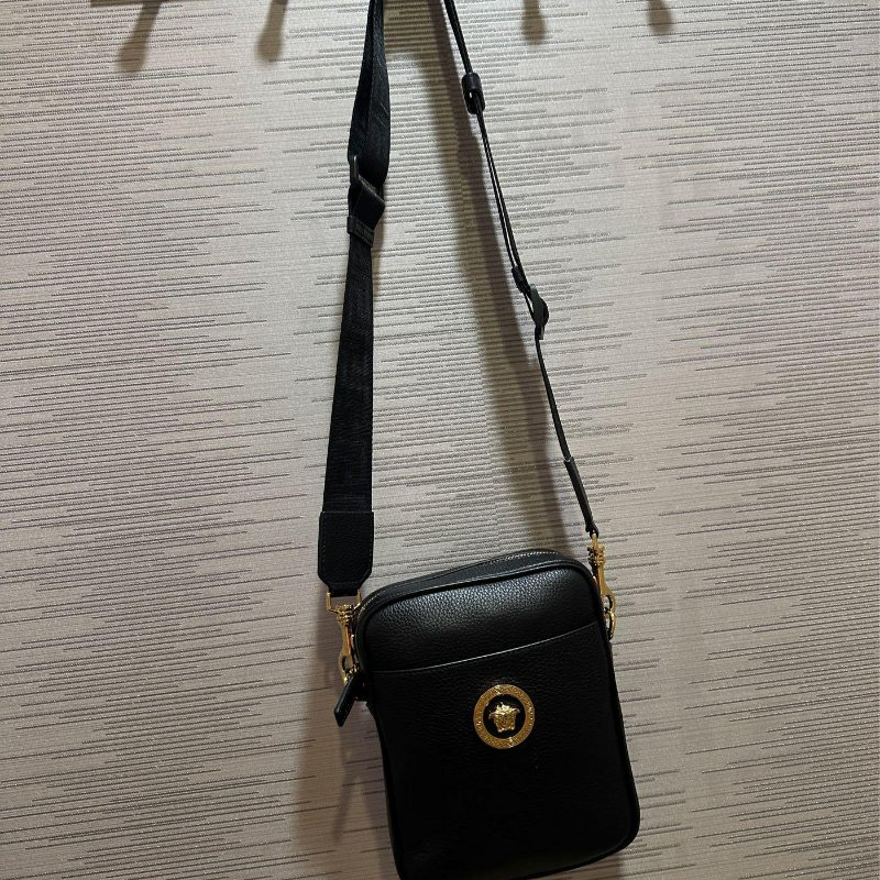 💎Han's house精品服飾💎 VERSACE 凡賽斯 女神頭 頂級黑牌 小牛皮 側背包-9