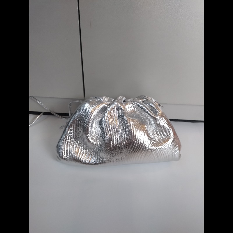 BV 銀色皮革迷你雲朵包 mini pouch-1
