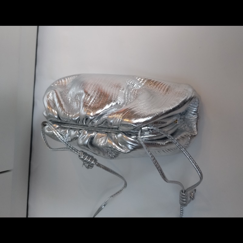 BV 銀色皮革迷你雲朵包 mini pouch-5