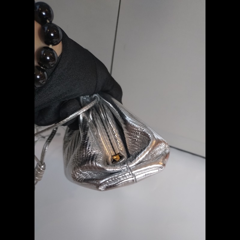 BV 銀色皮革迷你雲朵包 mini pouch-7