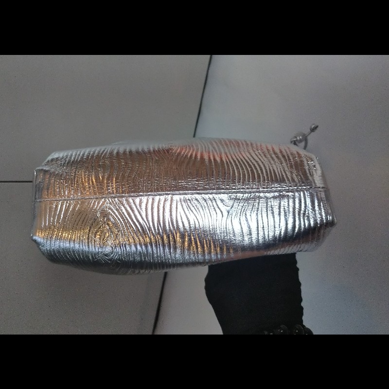 BV 銀色皮革迷你雲朵包 mini pouch-8