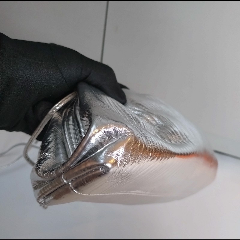 BV 銀色皮革迷你雲朵包 mini pouch-9