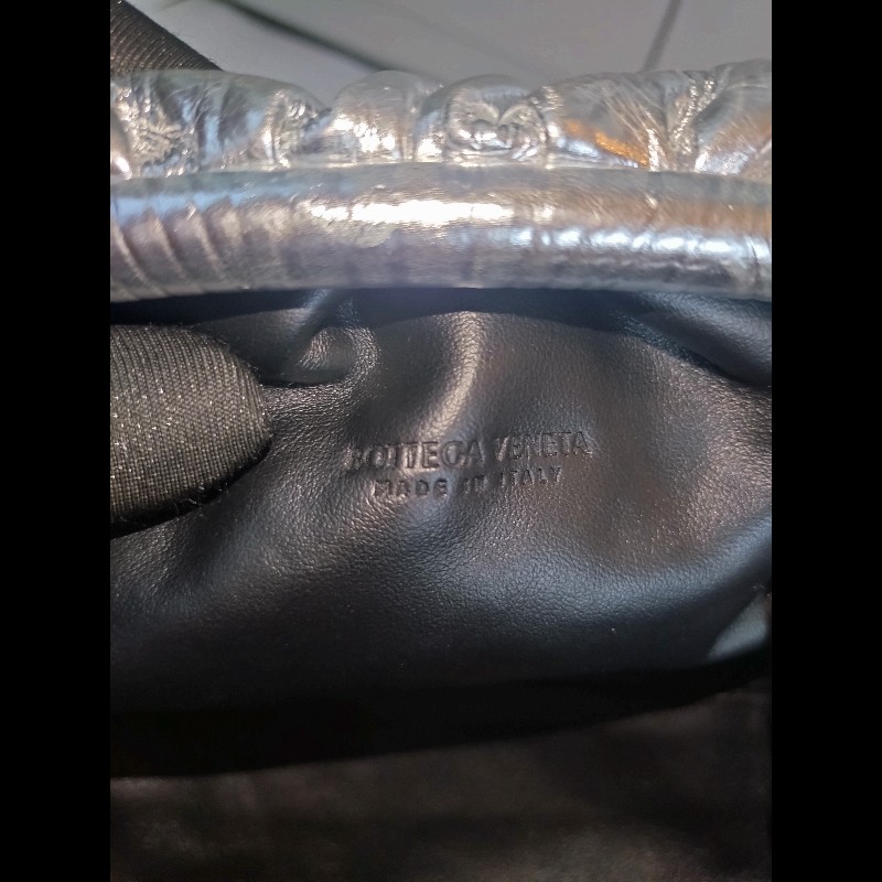 BV 銀色皮革迷你雲朵包 mini pouch-16