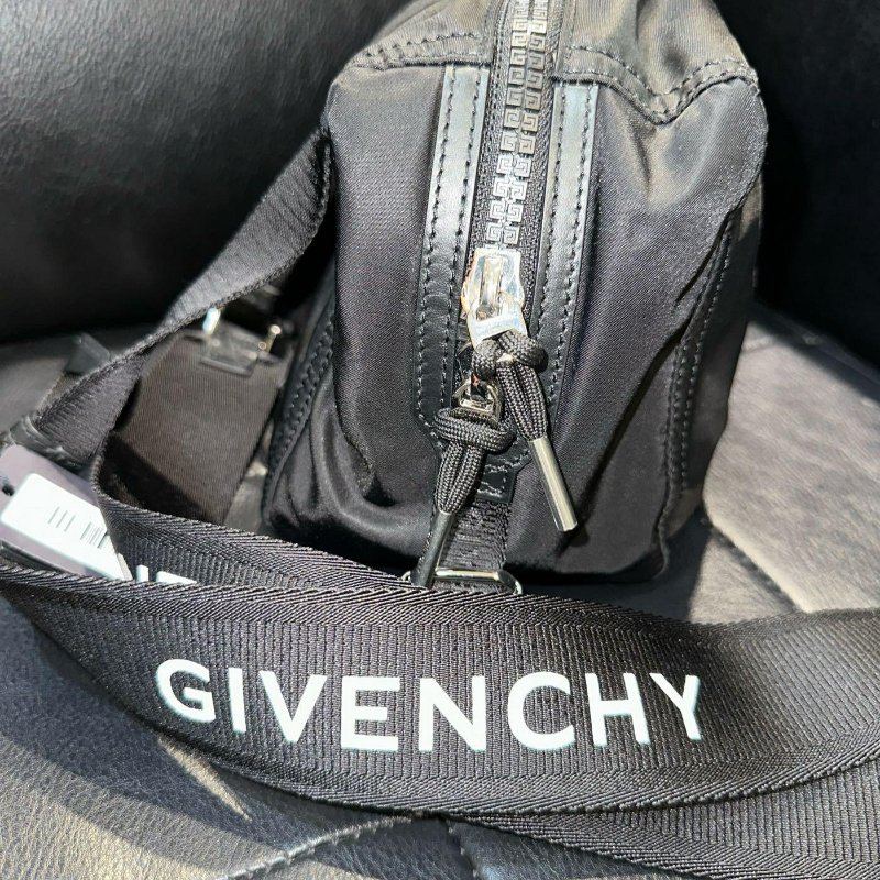 💎Han's house精品服飾💎GIVENCHY 紀梵希 尼龍 側背包-6