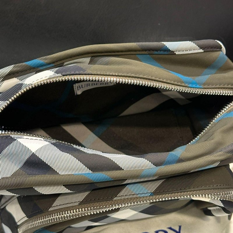 💎Han's house精品服飾💎burberry 格紋 尼龍 防水 側背包 現貨 原價44000-3