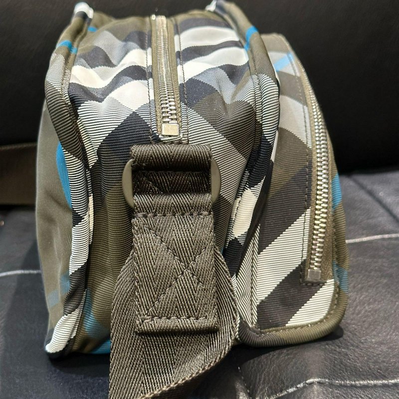 💎Han's house精品服飾💎burberry 格紋 尼龍 防水 側背包 現貨 原價44000-7