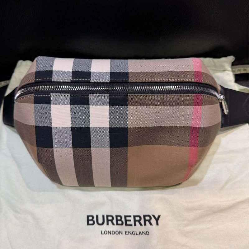 💎Han's house精品服飾💎 burberry 格紋 腰包-1