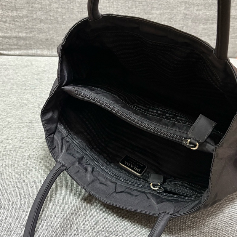 Prada 經典黑色尼龍托特包 Nylon tote bag-21