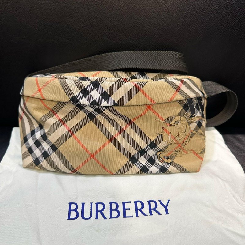💎Han's house精品服飾💎burberry 刺繡 戰馬 腰包 原價32500-0