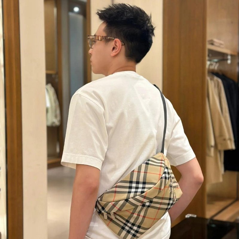 💎Han's house精品服飾💎burberry 刺繡 戰馬 腰包 原價32500-2