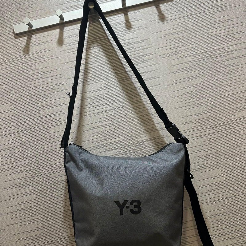 💎Han's house精品服飾💎Y-3 Y3 防水 側背 包 現貨 原價9500-2