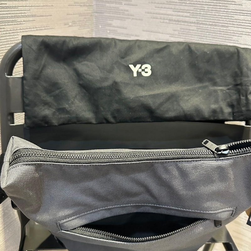💎Han's house精品服飾💎Y-3 Y3 防水 側背 包 現貨 原價9500-4