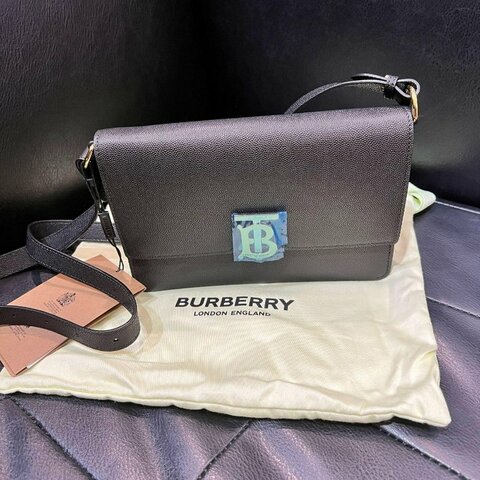 💎Han's house精品服飾💎Burberry TB 荔枝 小牛皮 肩背包 義大利製 現貨 21X14X4CM