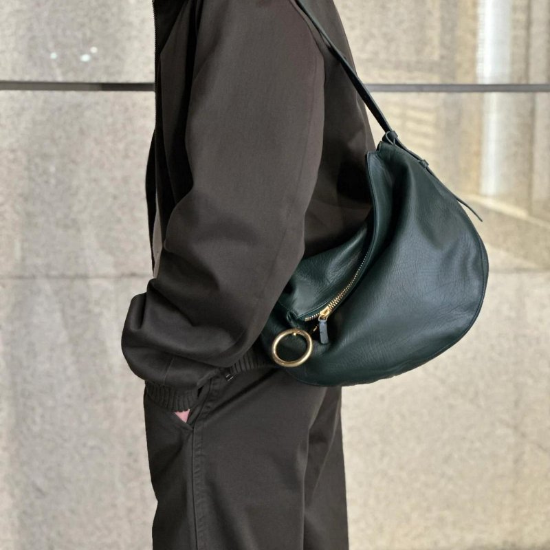 💎Han's house精品服飾💎Burberry 中號 Knight 包 現貨 原價99000-0