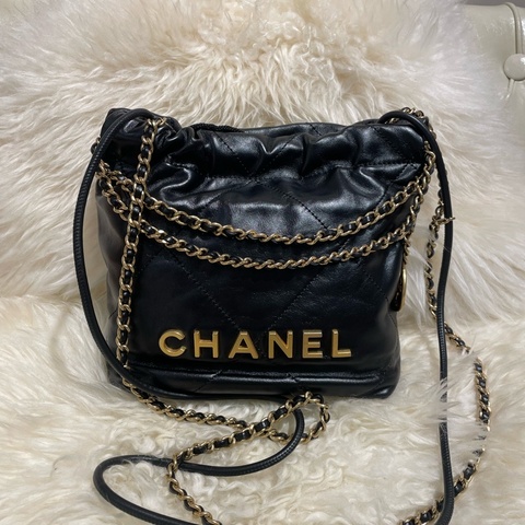 Chanel Mini 22 黑色金字