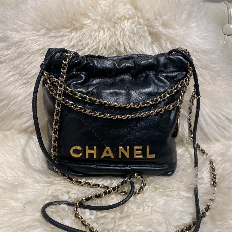 Chanel Mini 22 黑色金字-0