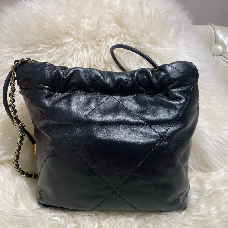 Chanel Mini 22 黑色金字-1