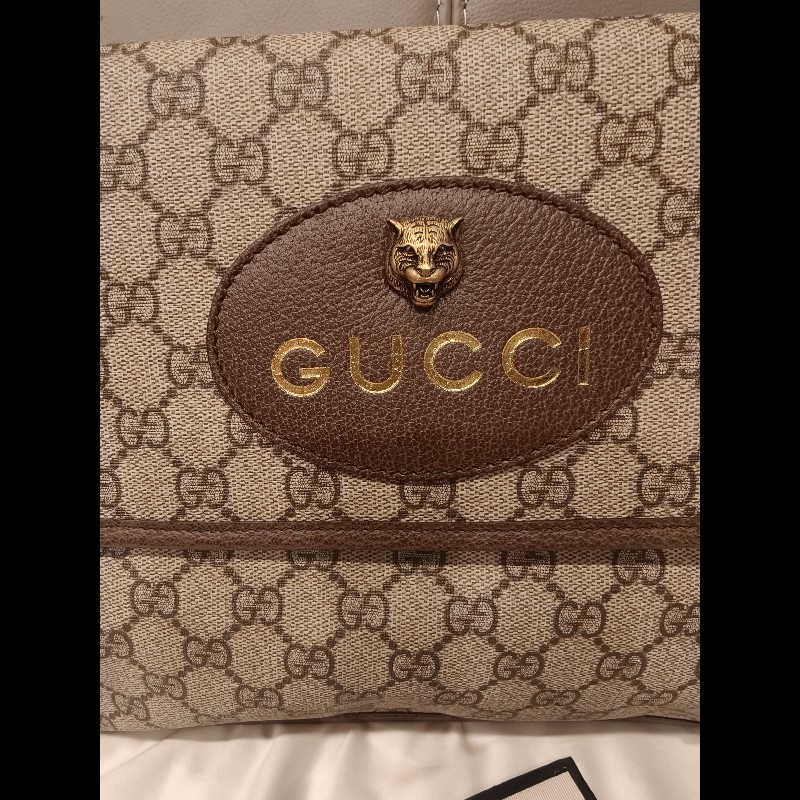 歐洲帶回全新未使用gucci雙面包包,全新品,未使用過,gucci皮革放久難免有些微剝落痕跡,附原廠防塵袋 狀況如照片所示 絕版品,難免有歲月痕跡,完美主義者請勿下標,謝謝-2