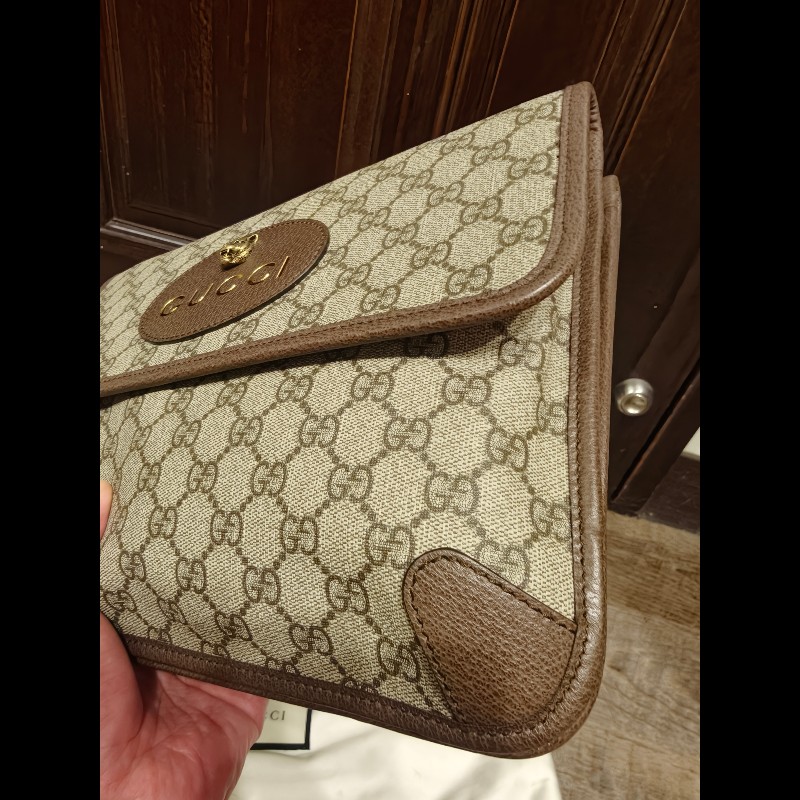 歐洲帶回全新未使用gucci雙面包包,全新品,未使用過,gucci皮革放久難免有些微剝落痕跡,附原廠防塵袋 狀況如照片所示 絕版品,難免有歲月痕跡,完美主義者請勿下標,謝謝-14