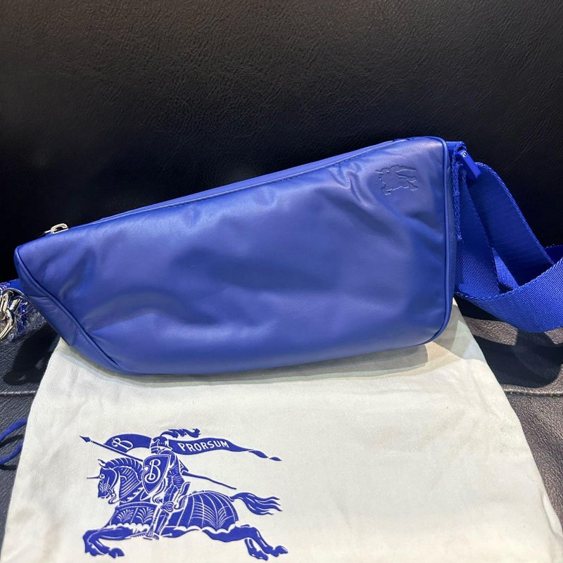 💎Han's house精品服飾💎Burberry SHIELD 小牛皮 肩背包 腰包原價69000-0