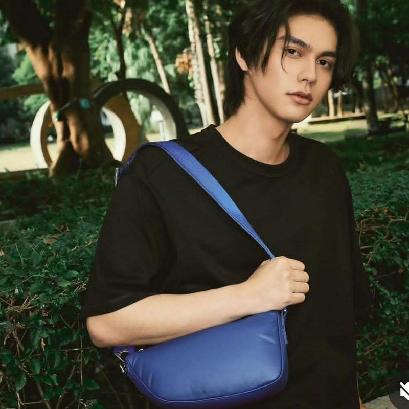 💎Han's house精品服飾💎Burberry SHIELD 小牛皮 肩背包 腰包原價69000-1