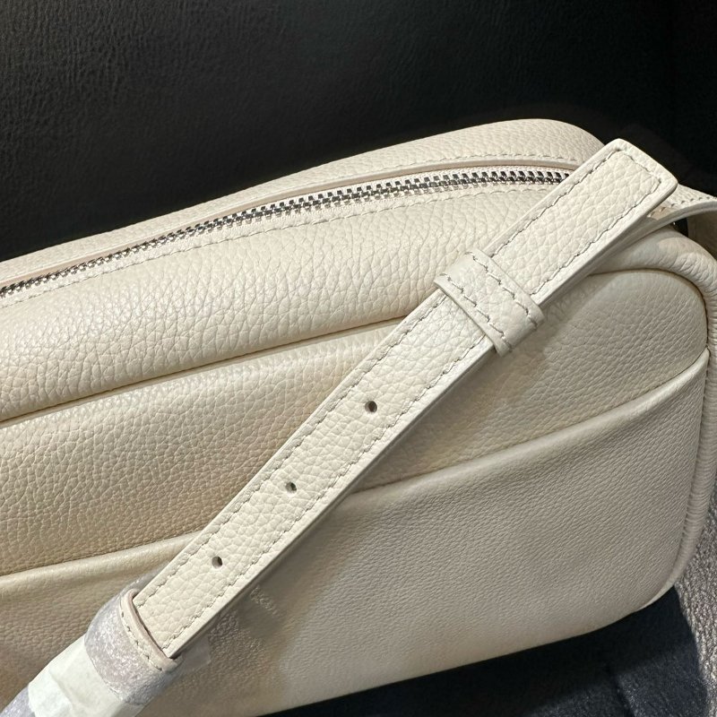 💎Han's house精品服飾💎 Balenciaga 巴黎世家 中號 小牛皮 相機包 原價31000-1