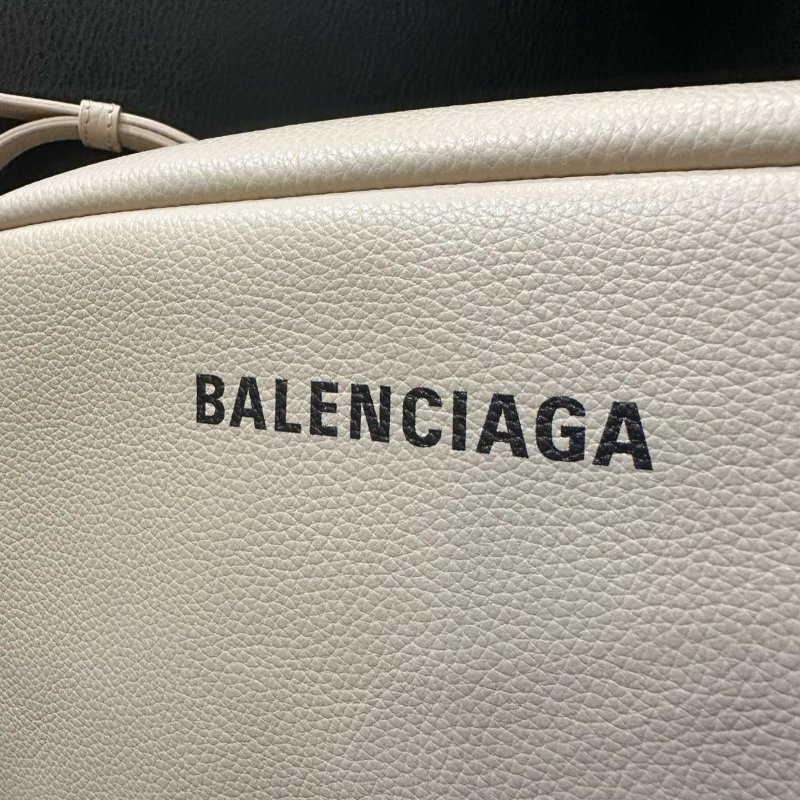 💎Han's house精品服飾💎 Balenciaga 巴黎世家 中號 小牛皮 相機包 原價31000-8